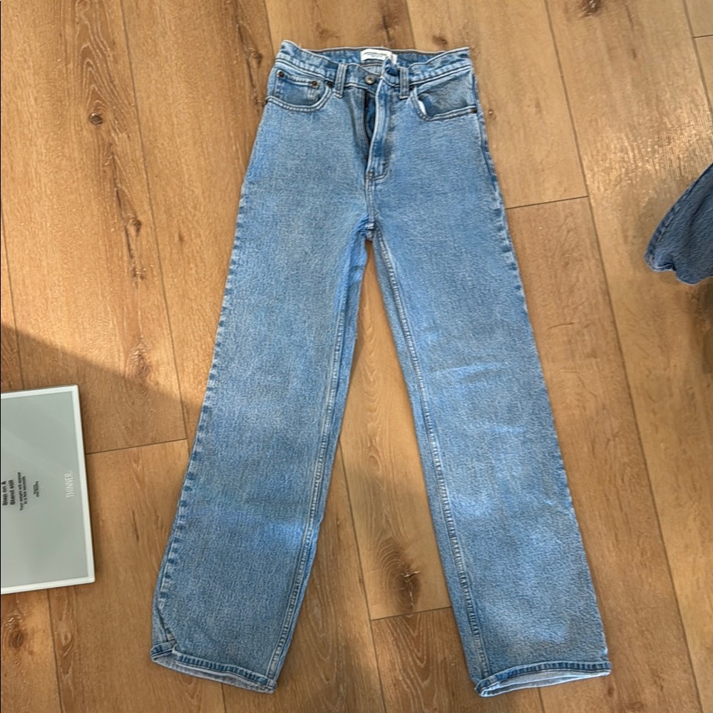 Abercrombie and fitch 90s relaxed Jean ultra high ride